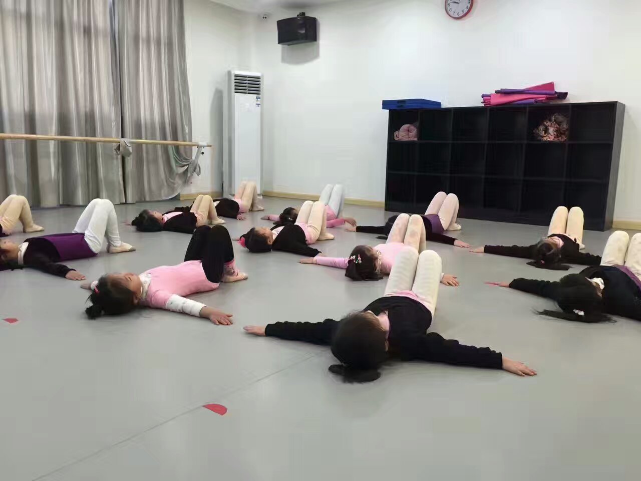 選對了舞蹈地膠能很好的減少舞者受傷？【騰方PVC地板】